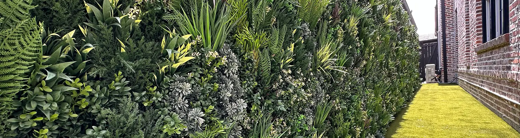 Residential living wall from SYNLawn