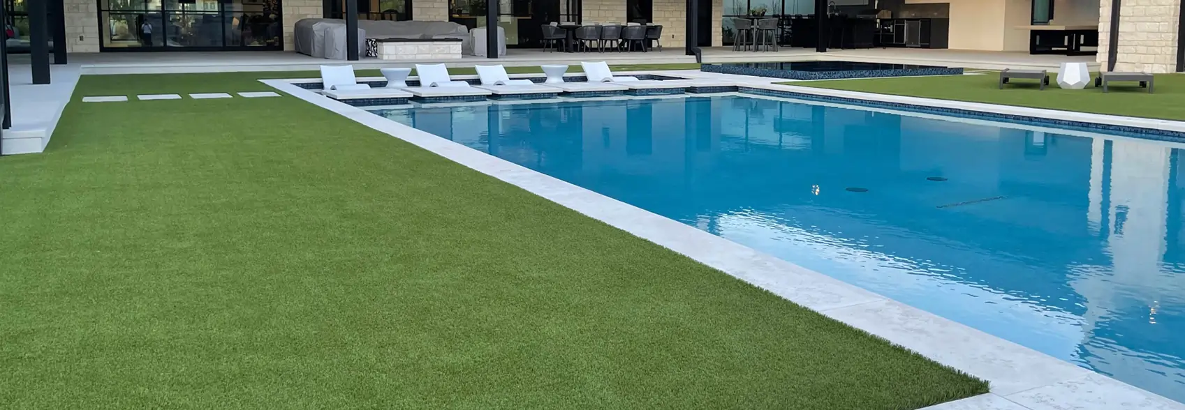 Artificial grass pool deck installed by SYNLawn